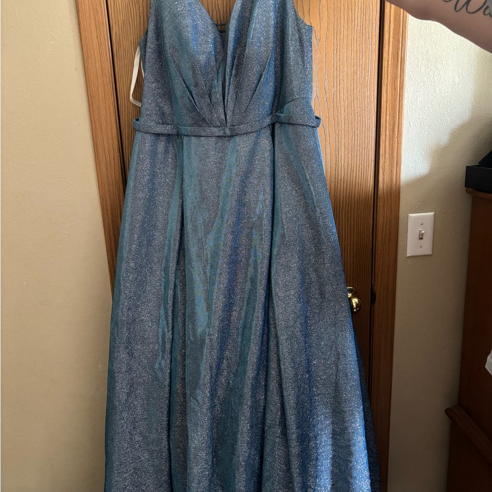 David's Bridal Shimmery Teal-Blue V-Neck Prom Gown - Picture 1 of 4